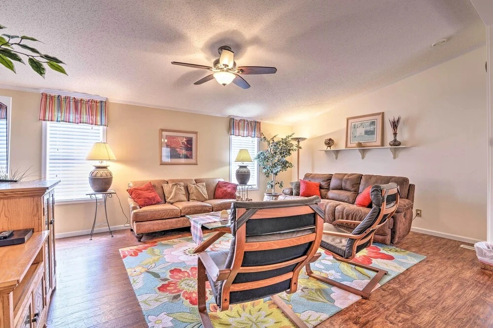 Surfside Beach Home w/ Resort Perks: Walk to Beach
