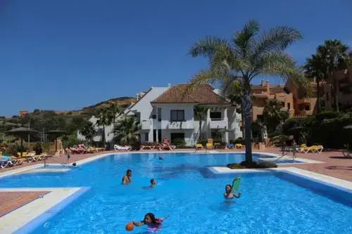 Duquesa Village Apartemento 2115