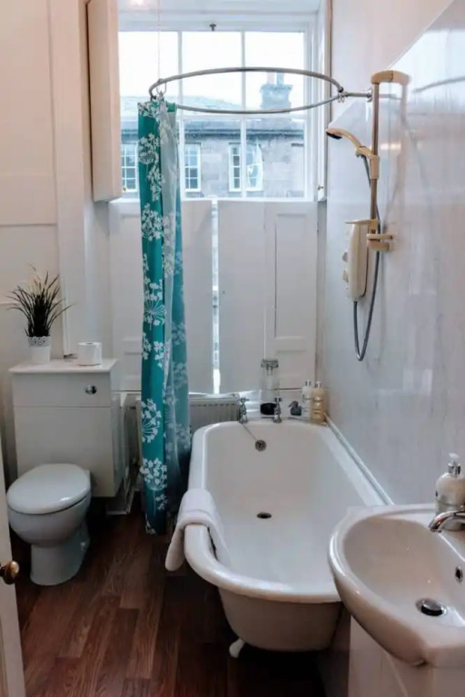 2 Bedroom Flat In The Central New Town