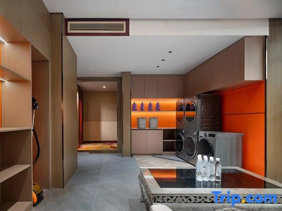 Hollyear Hotel