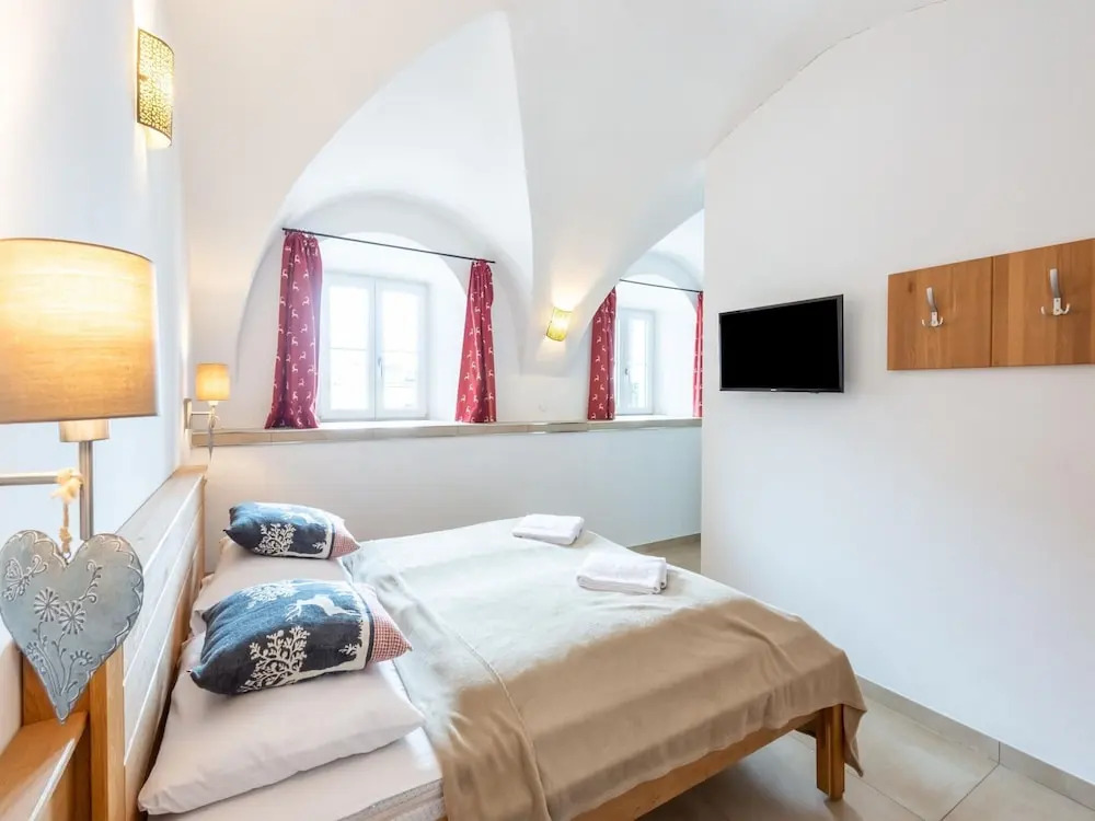 Traditional Holiday Home With Sauna in Niedernsill