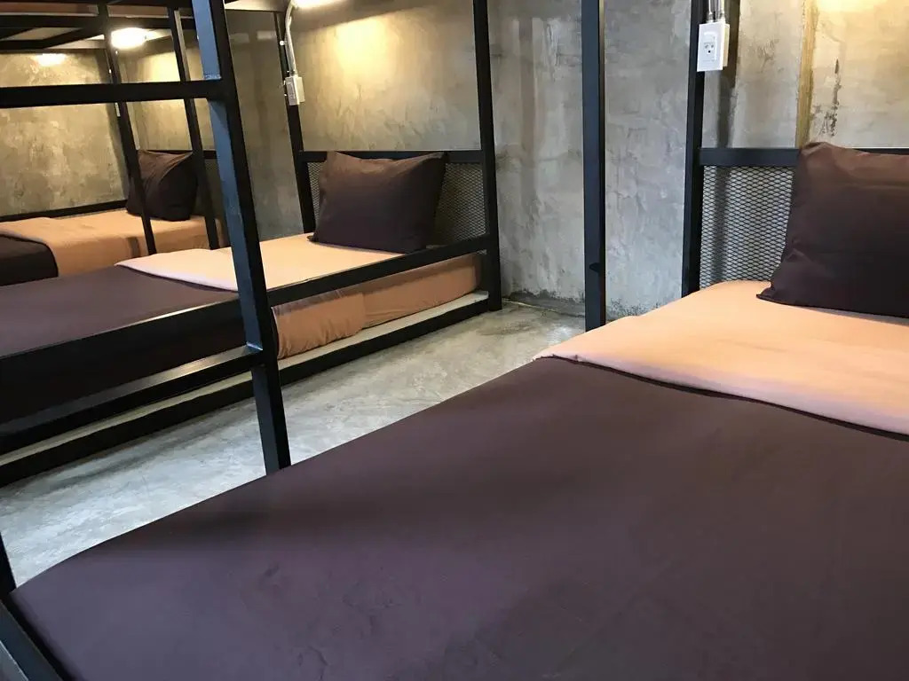 The Alley Hostel & Bistro