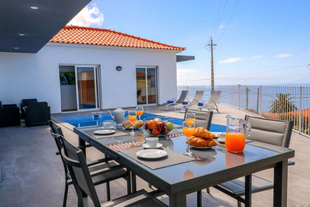 Beautiful Modern Villa in Calheta – CalhetaScape