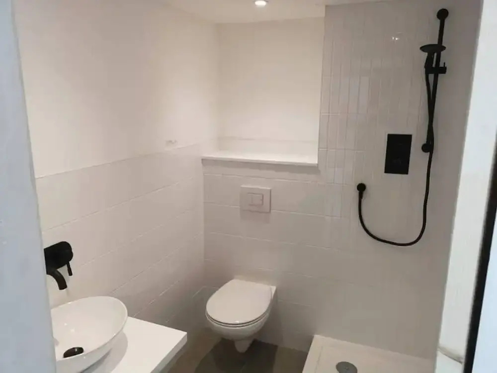 Sunny 1 Bedroom Apartment In Fun Neighbourhood