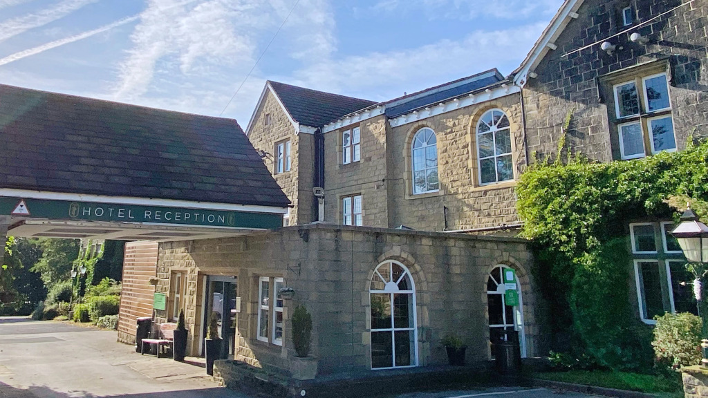 Tong Park Hotel