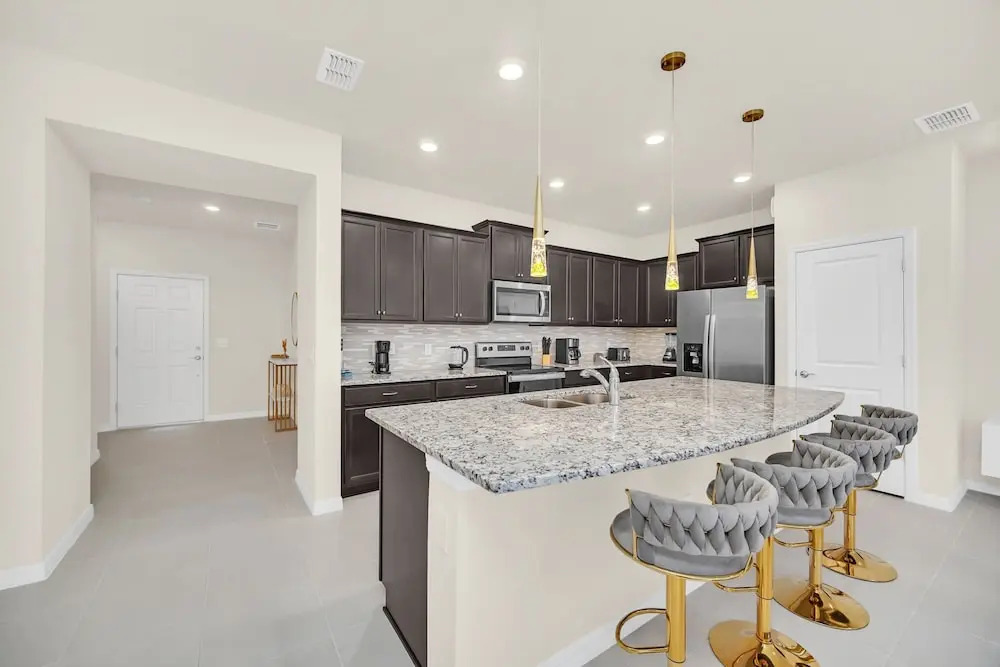 Stylish 5BR Home With Mickey Cars Rooms
