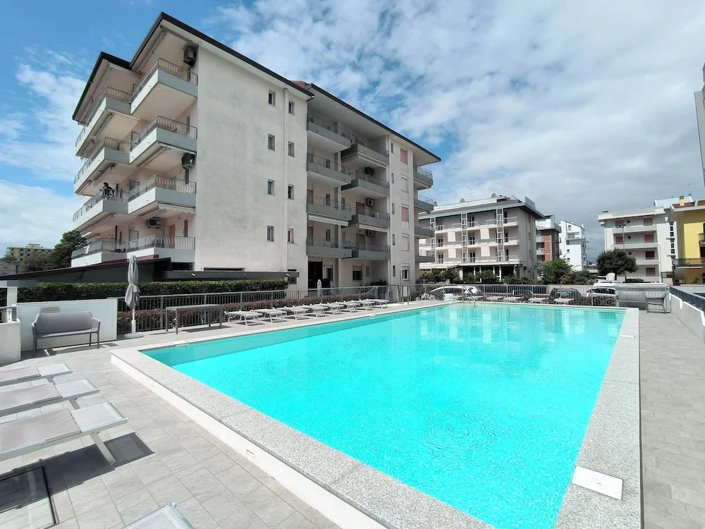 Beachside Studio With Shared Pool