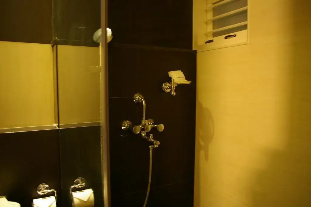 Roseline Suites - A Business Hotel