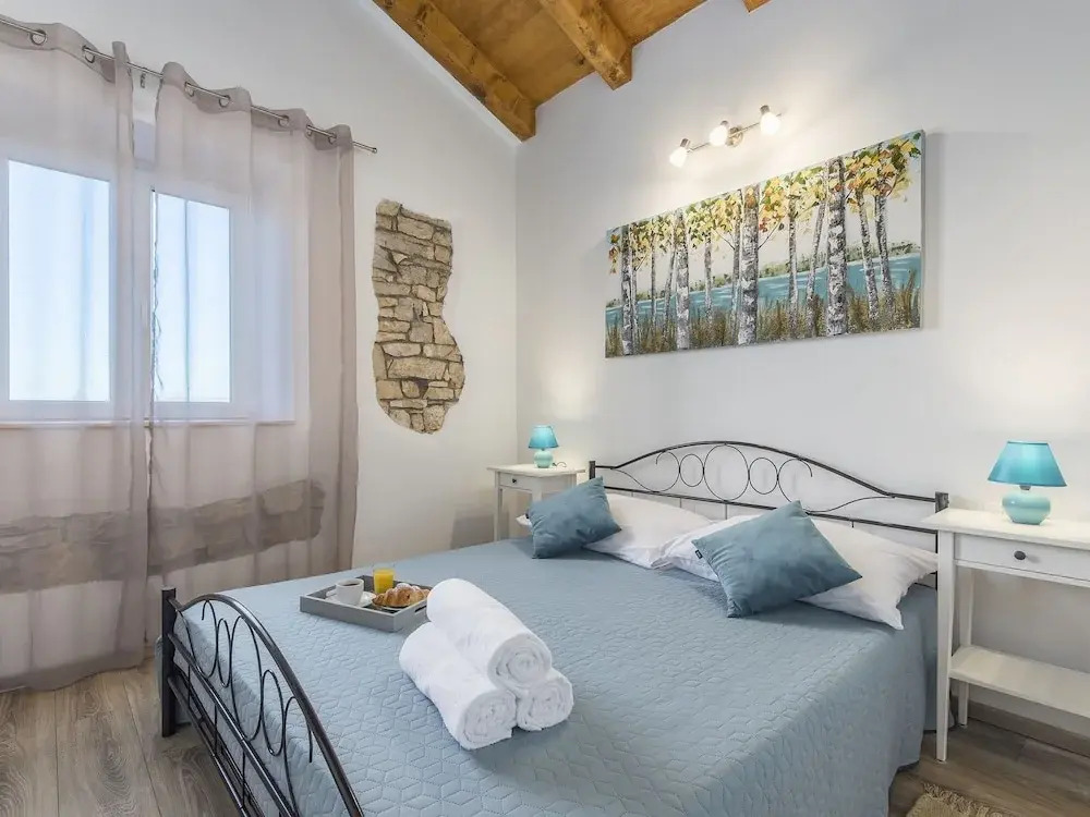 Beautiful Stone House with Large Garden And Private Pool