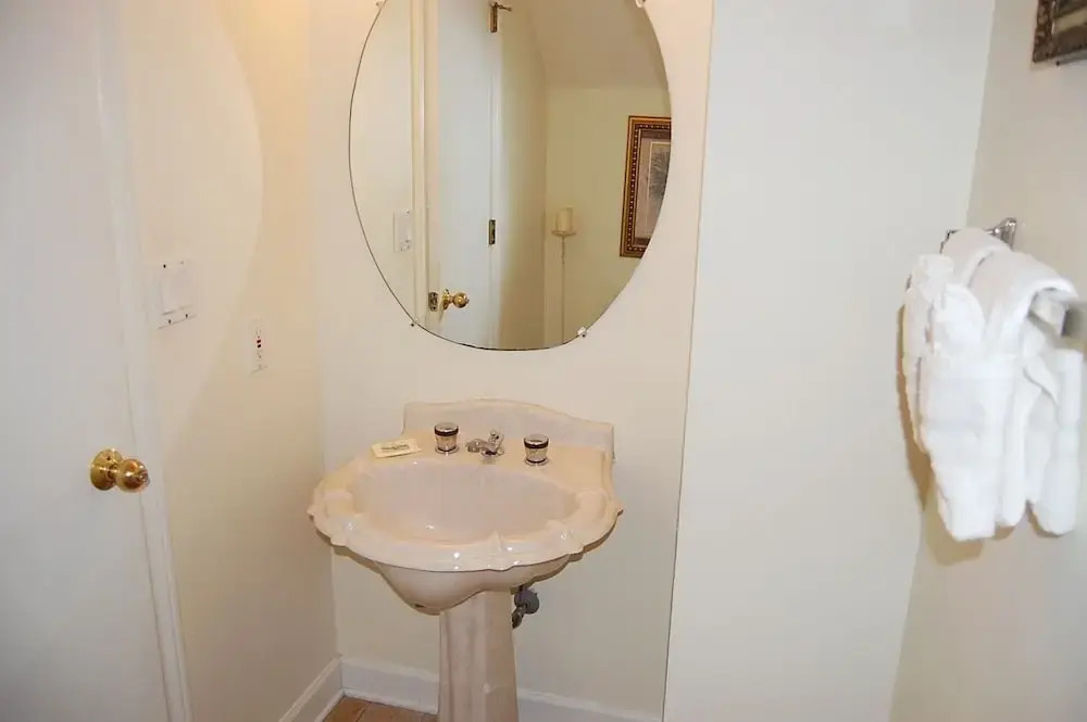 Hayley House Beachside 12 - Four Bedroom Vacation Home