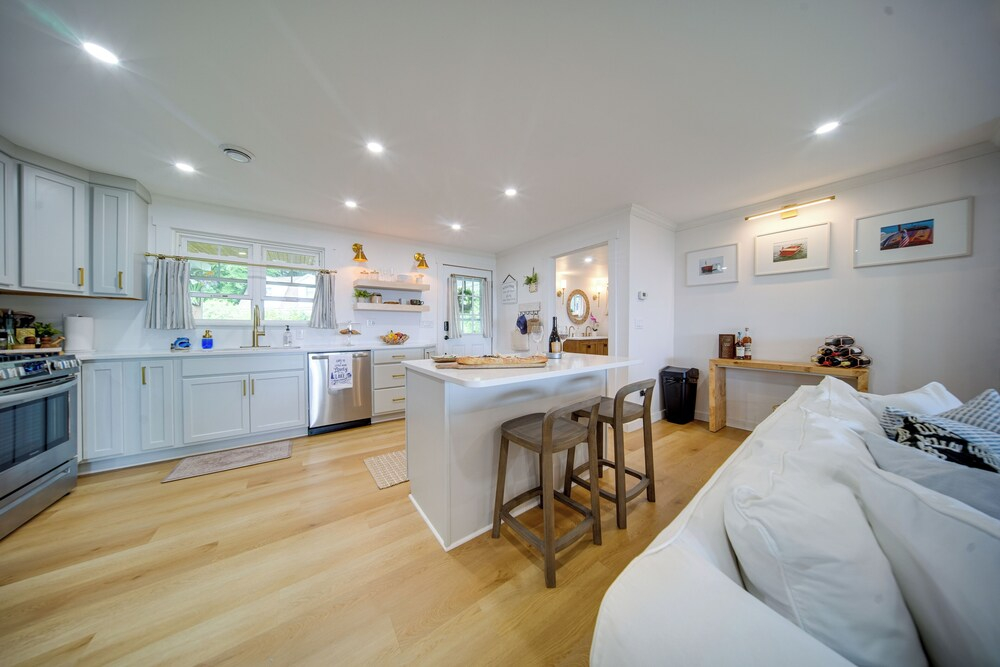 Lakefront Chautauqua Cottage Getaway