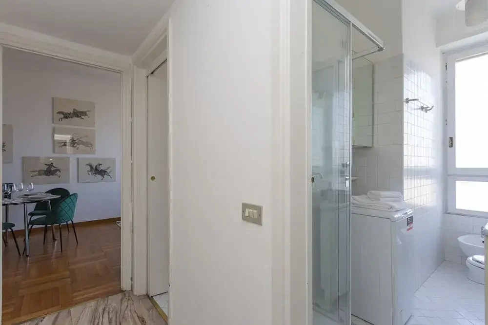 Skyline view Biancamano 1 bdr with balcony by Rentopolis