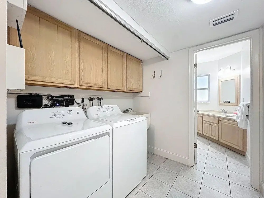 Seminole Pool House - Mins to the Beach
