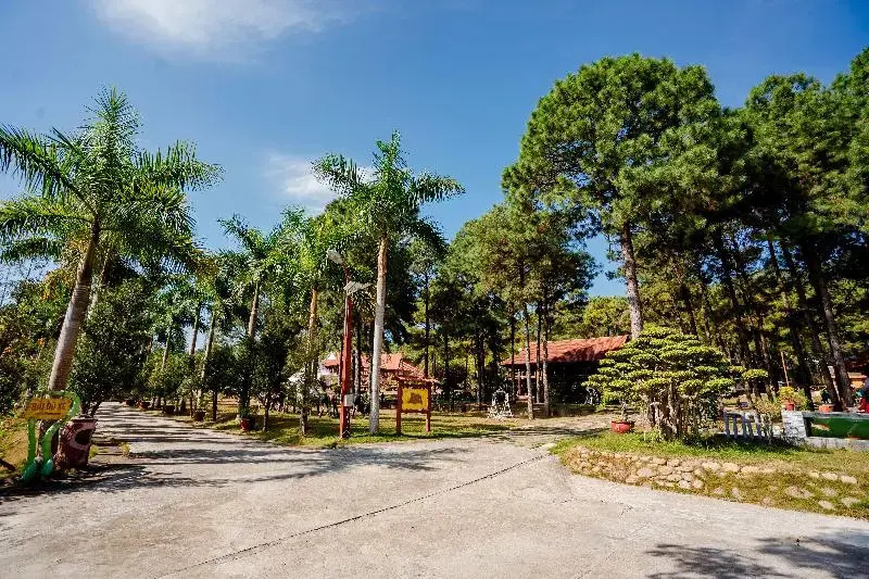 Bai Tu Long Mountain Resort
