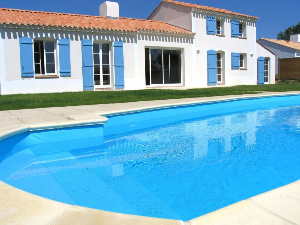 Charming holiday home with dishwasher located at golf course