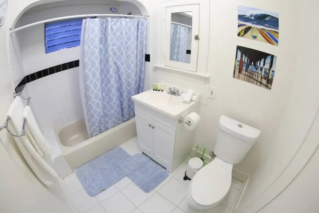 QUAINT UPDATED 2-BEDROOM HOUSE IN GLENDALE  (p2)