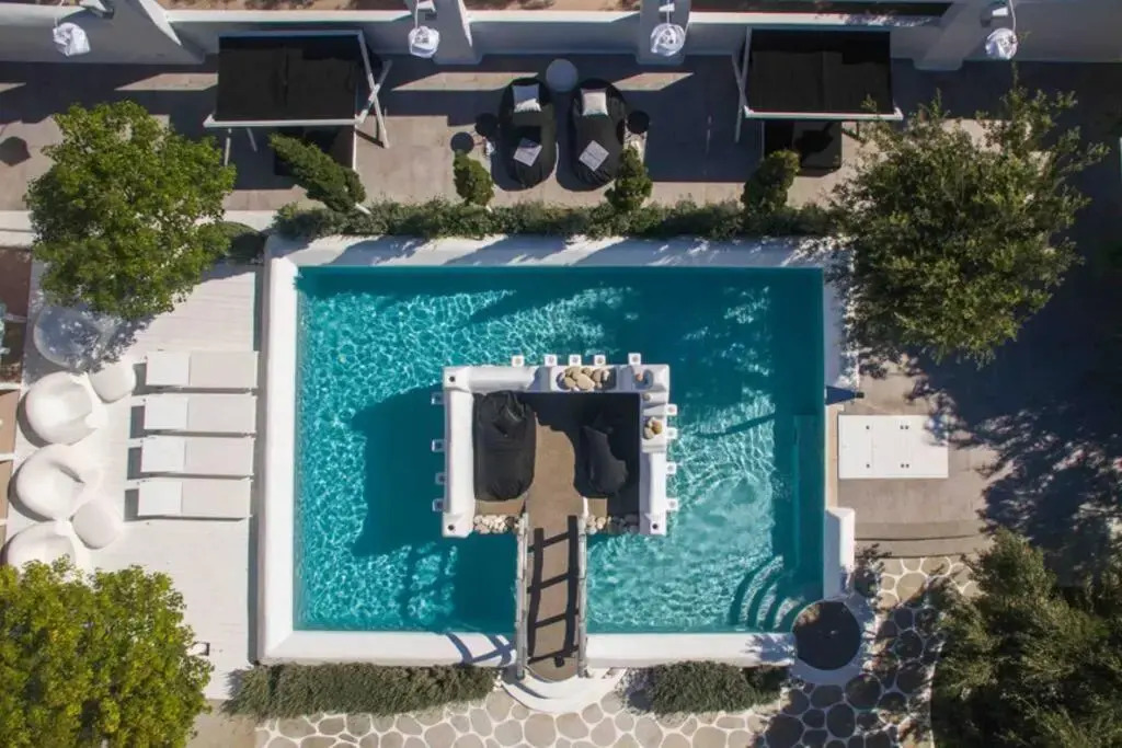 Unique Suite Property 2GUESTS shared pool