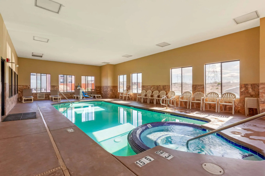 Comfort Inn & Suites Page at Lake Powell