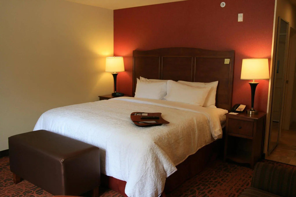 Hampton Inn and Suites Seattle - Airport / 28th Avenue