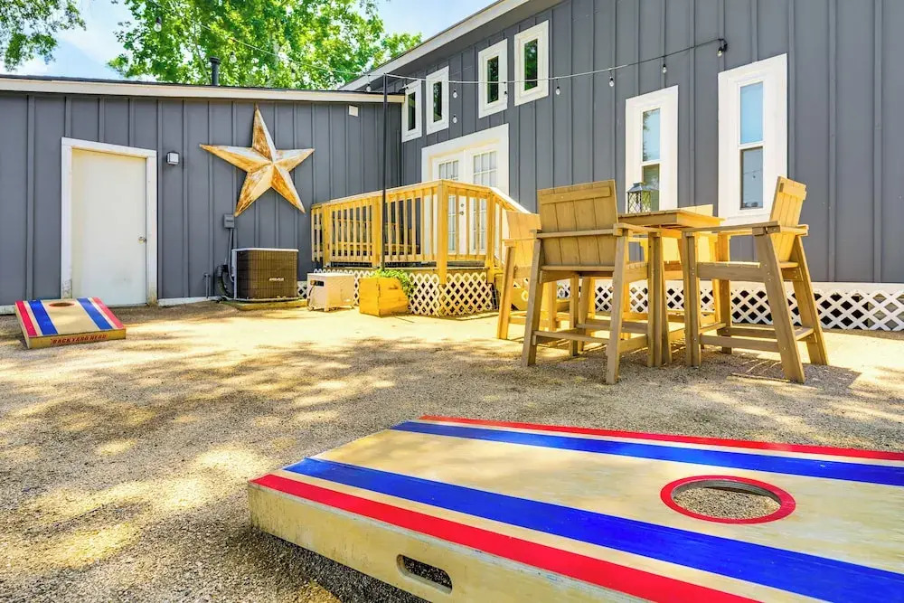 Pet-friendly Cottage, 3 Blocks to Main St!