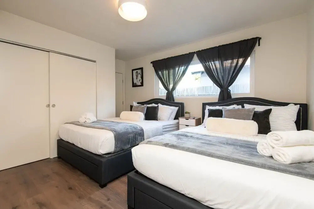 Stylish Apartment near Dodger St