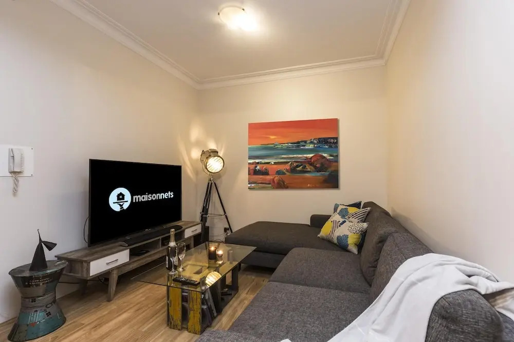 Redfern 2 Bedroom 2 Bathroom Apt With Netflix