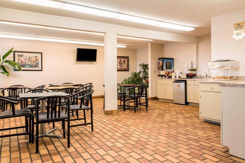 Econo Lodge Holland - Toledo