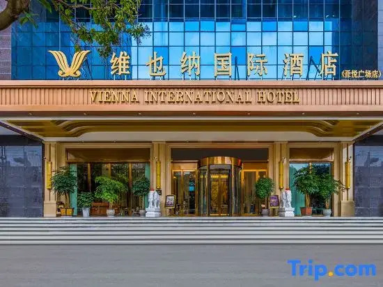Vienna International Hotel (Zhaotong Wuyue Plaza)