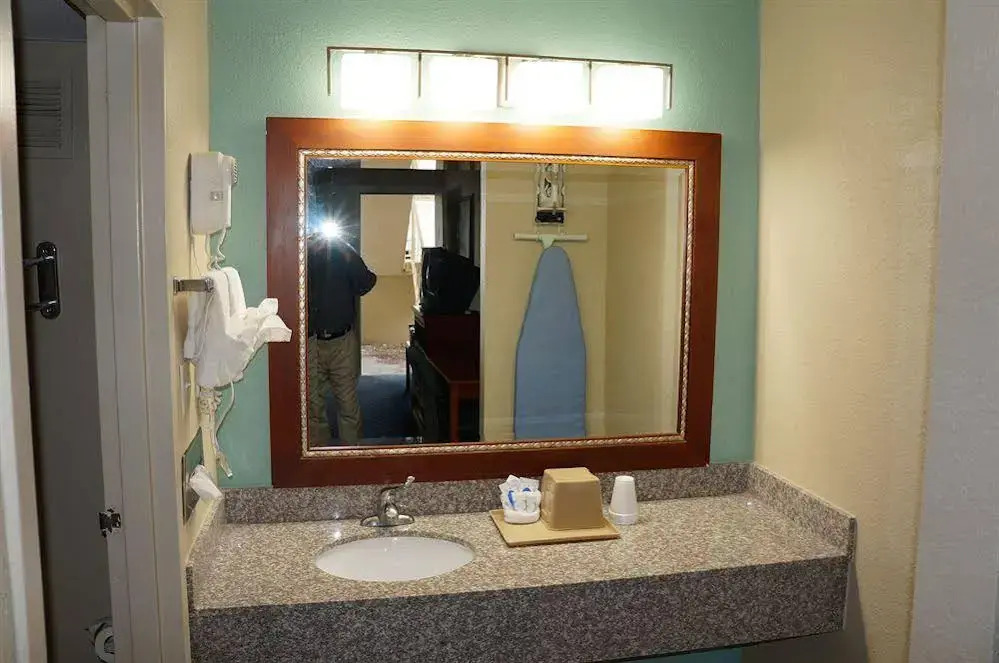 Super Inn & Suites