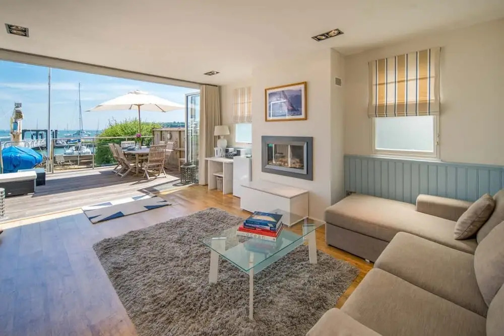 The Cottage 4 bed Waterfront Pontoon sea Views