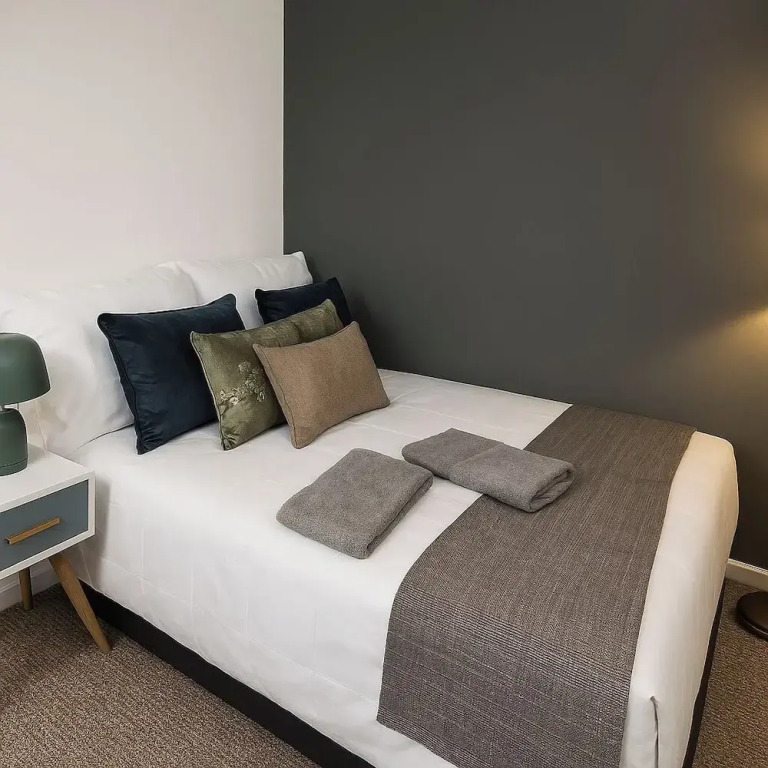 London Bow Apartment - Spacious 4 Bedrooms