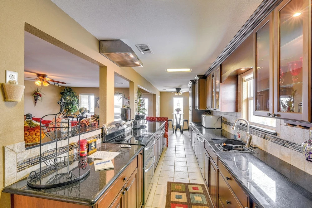 Near Ocean: Home w/ Deck & Grill in Surfside Beach