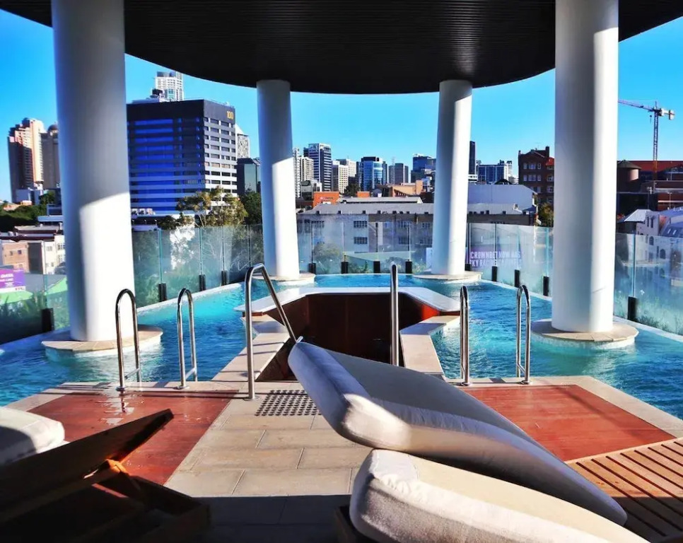 Stunning Apt with Infinity Pool & Gym