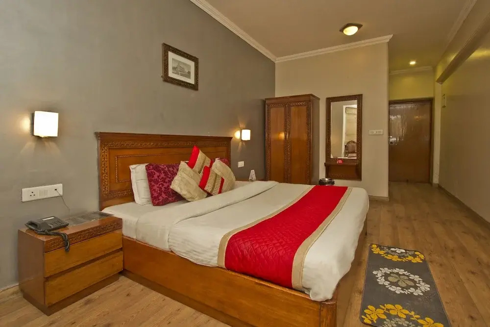 OYO Premium 156 Wingait Heritage