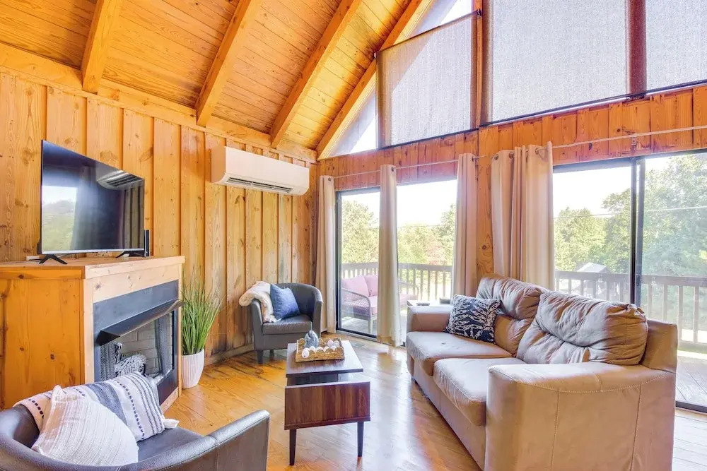 Lake Keowee Access: Idyllic Six Mile Cabin!