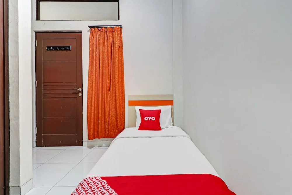 OYO 90452 Pillow Inn