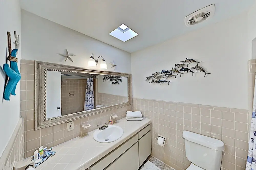 The Pelican & Dolphin: Bayfront W/ Dock 3 Bedroom Home