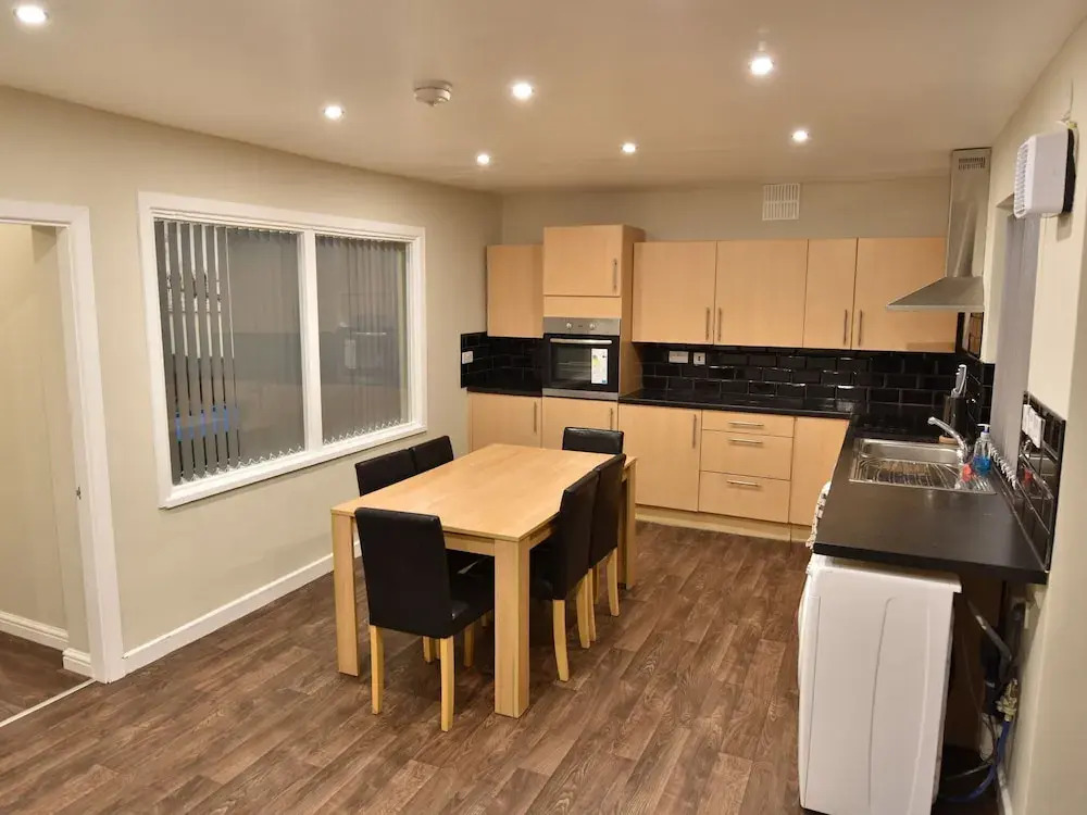 Spacious Holiday Home in Coventry near Coventry University
