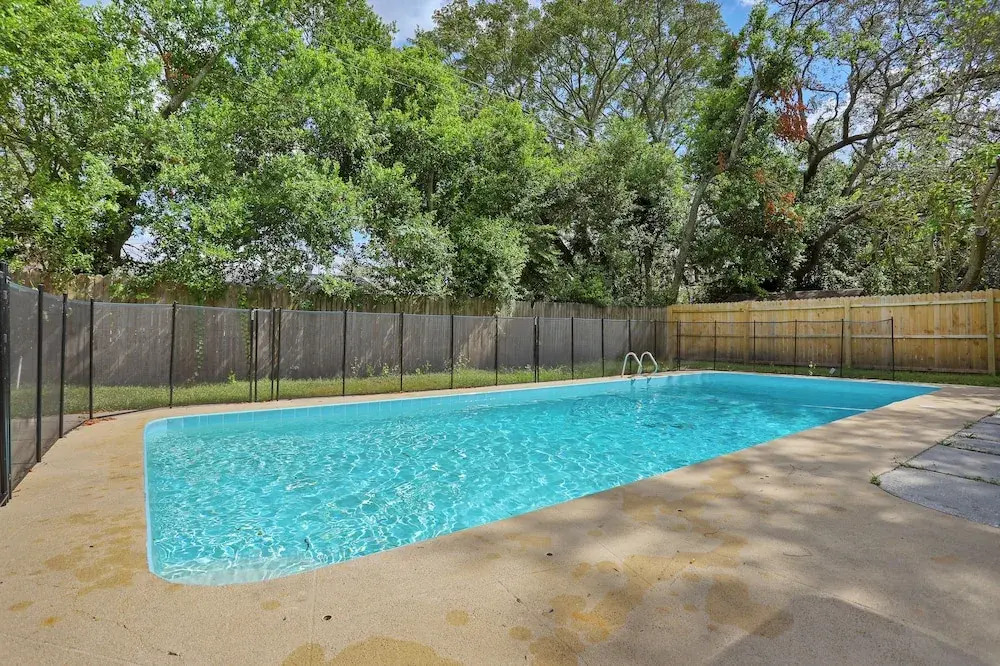 3 BR Pool Home in Tampa by Tom Well IG - 11115