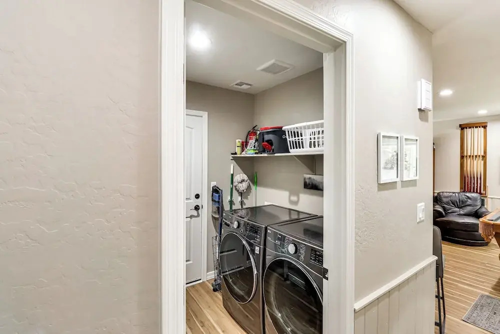 4 Mi to Lake: Show Low Home w/ Hot Tub