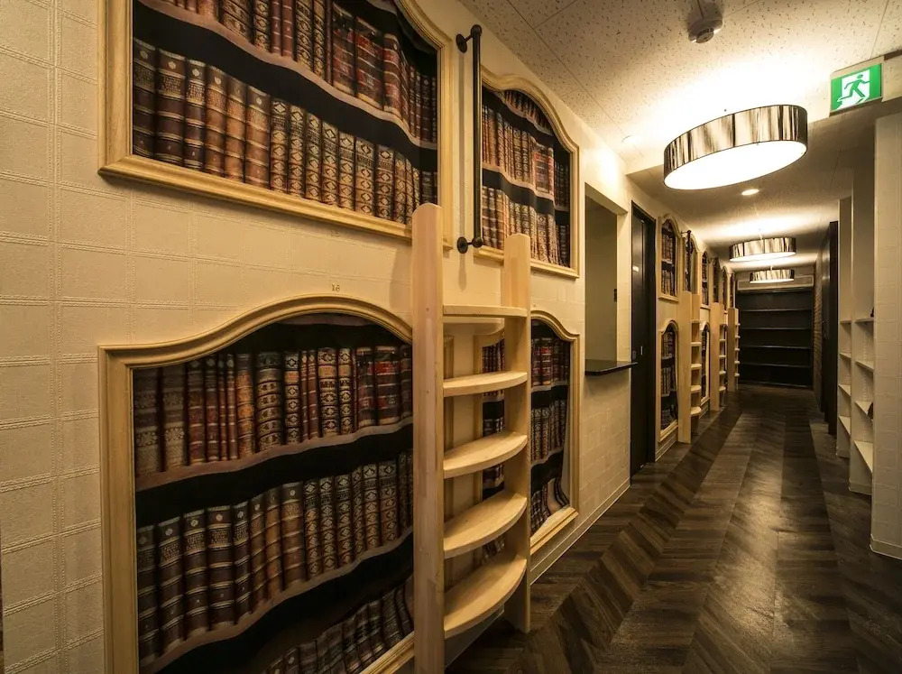 The Wardrobe Hostel Libreria