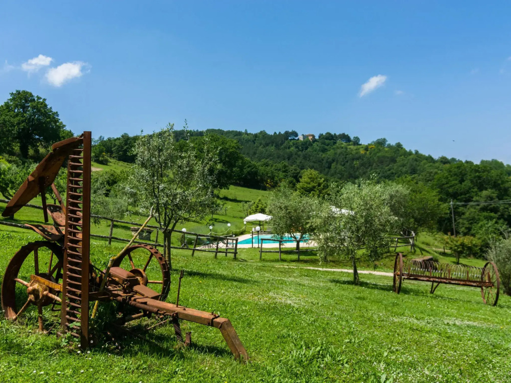 Farmhouse in hilly area in Gubbio with pool