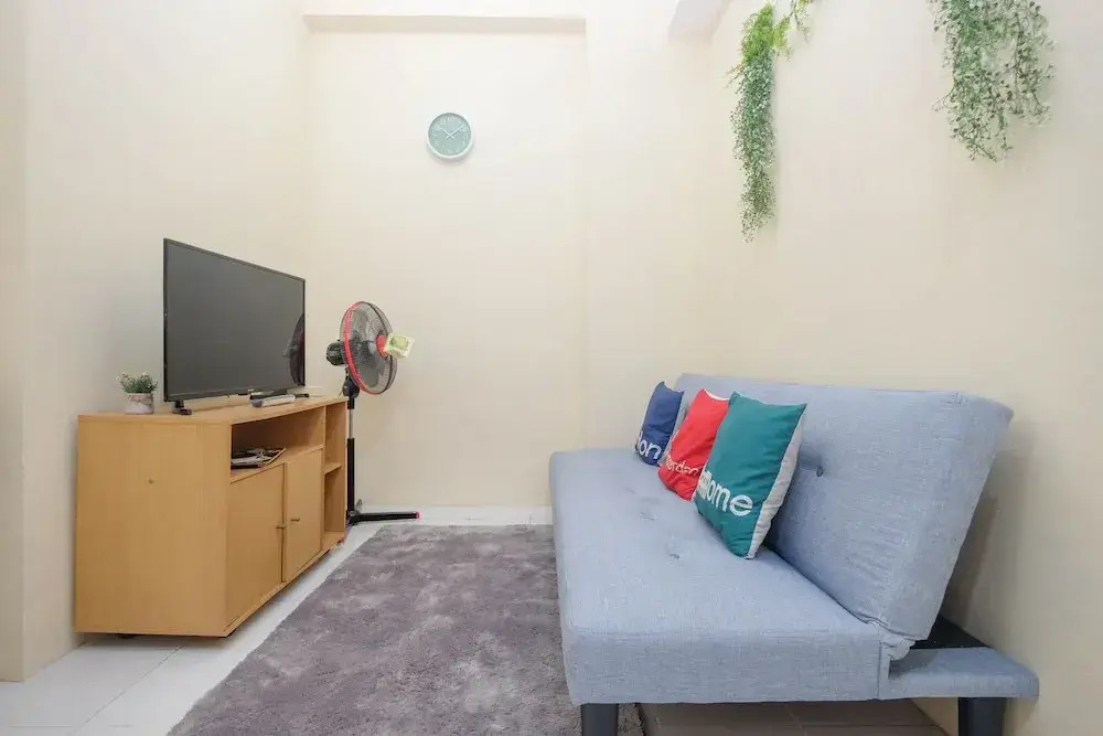 Nice and Comfy 1BR Apartment at MT Haryono Residence By Travelio