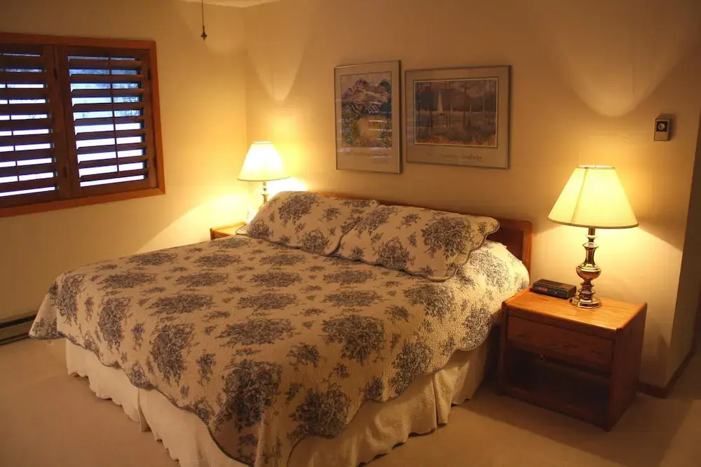 Woods Manor 302A - 2BR Condo