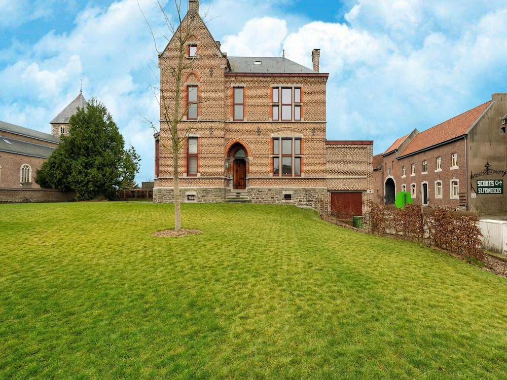 Picturesque Mansion With Garden in Tongeren