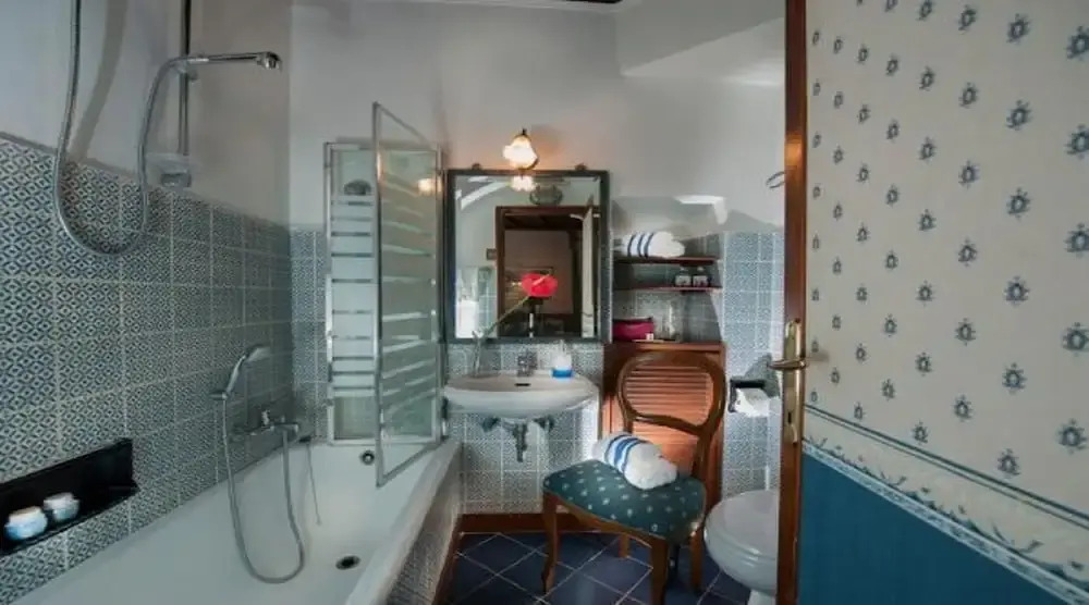 Spagna Blue Suites