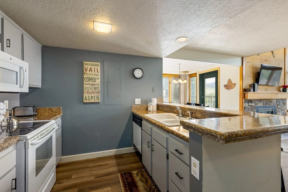 1607 Quicksilver 2 Bedroom Condo by RedAwning