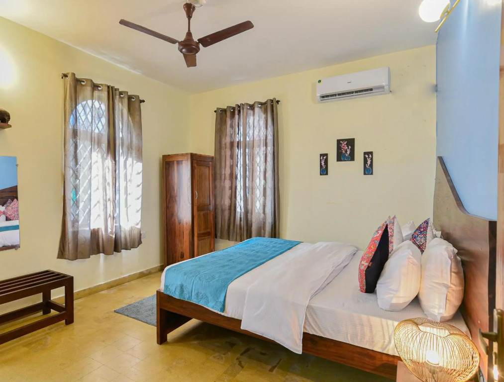 GR Stays WHITE HOUSE 4bhk Private Pool Villa in Calangute