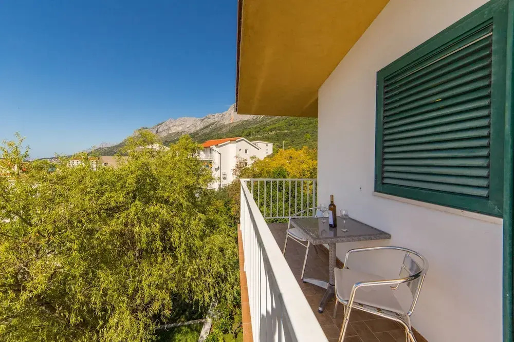 Stunning 3-bedroom Apartment in Gradac