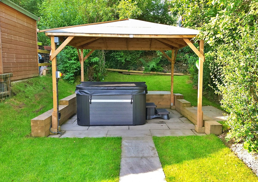 Cottage in Snowdonia With Hot Tub & Views